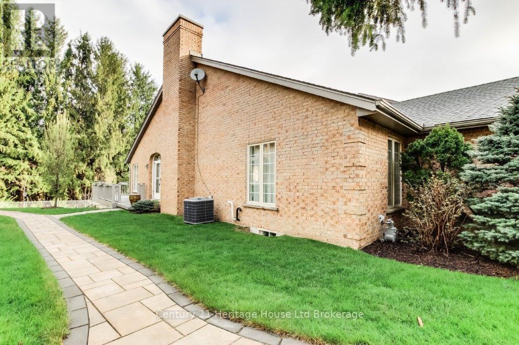 675 Lansdowne Avenue, Woodstock (Woodstock - North), Ontario  N4T 1K3 - Photo 2 - X12382339