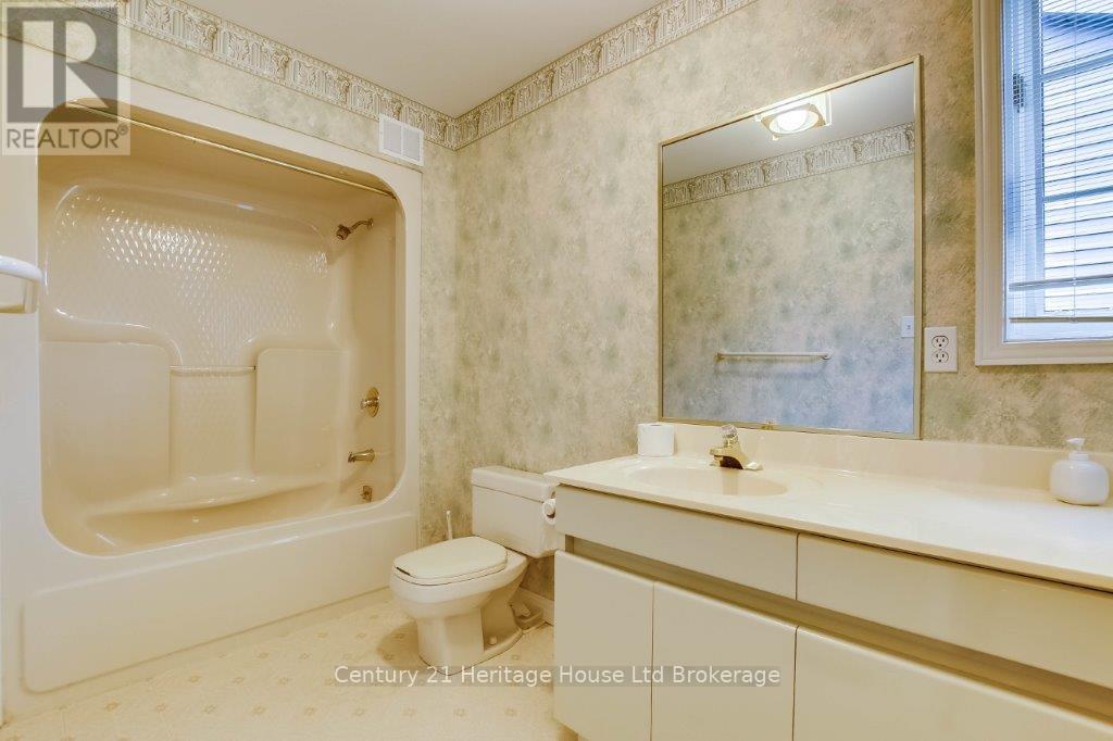 675 Lansdowne Avenue, Woodstock (Woodstock - North), Ontario  N4T 1K3 - Photo 25 - X12382339