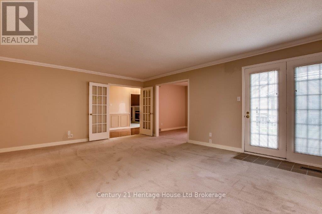 675 Lansdowne Avenue, Woodstock (Woodstock - North), Ontario  N4T 1K3 - Photo 4 - X12382339