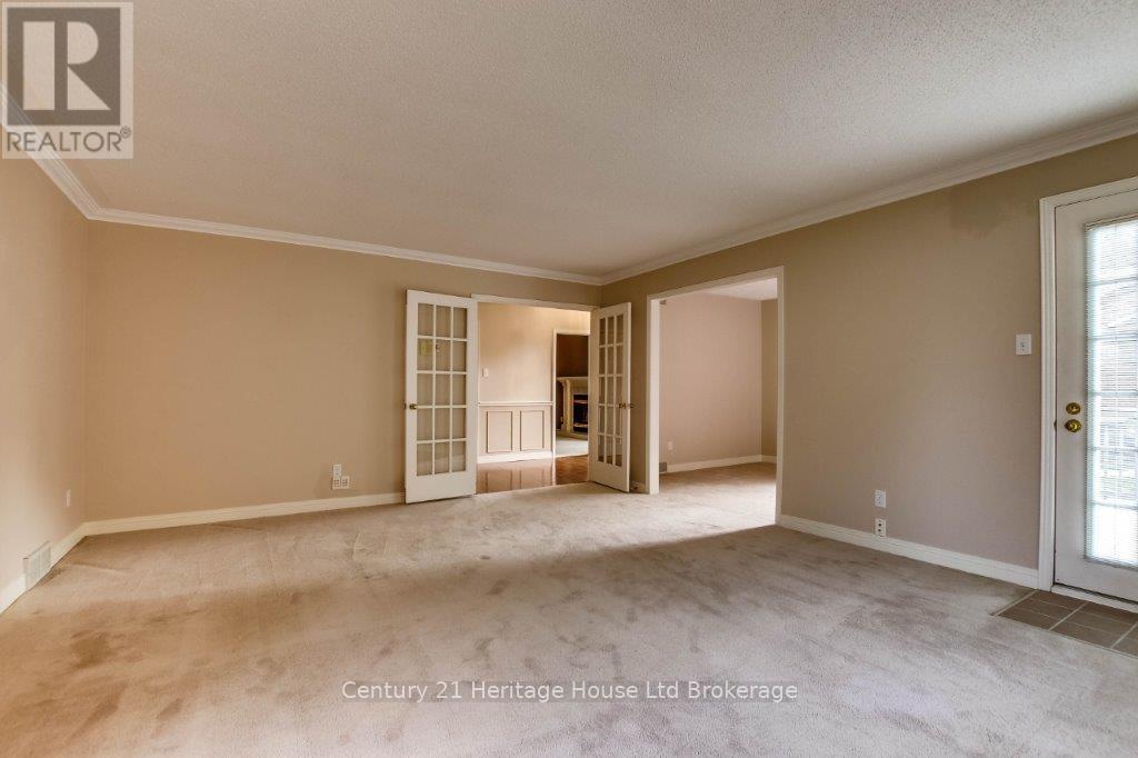 675 Lansdowne Avenue, Woodstock (Woodstock - North), Ontario  N4T 1K3 - Photo 5 - X12382339