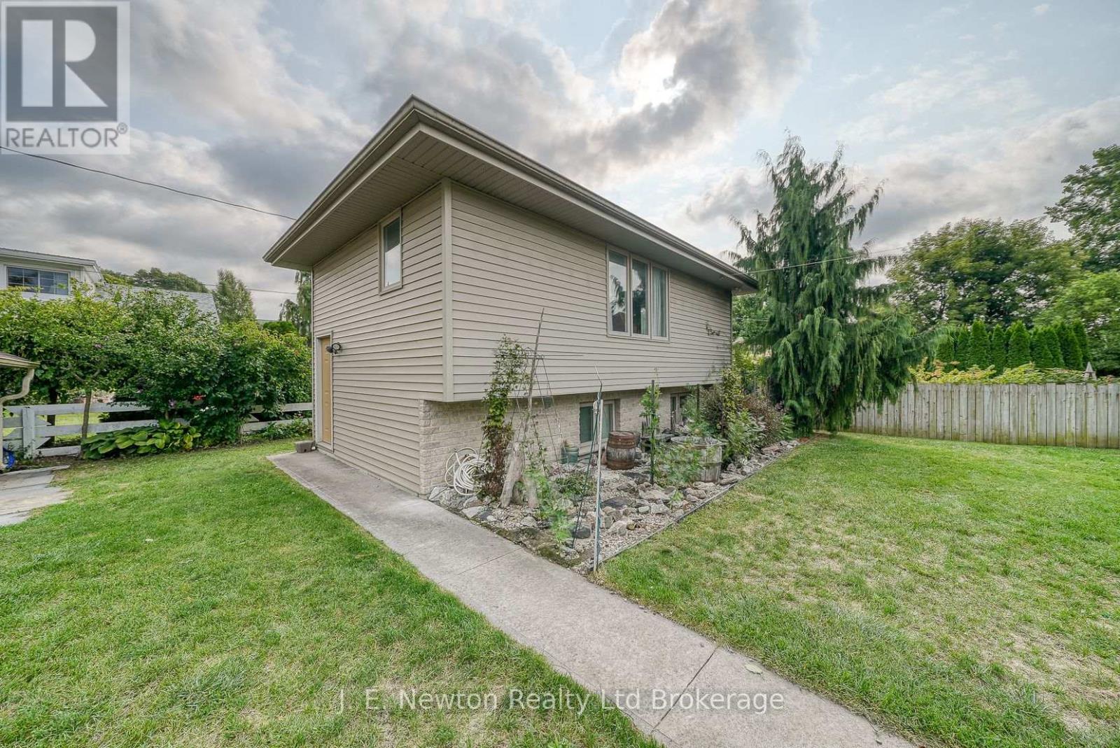 356 Broadway Street, Tillsonburg, Ontario  N4G 3S3 - Photo 10 - X12388690