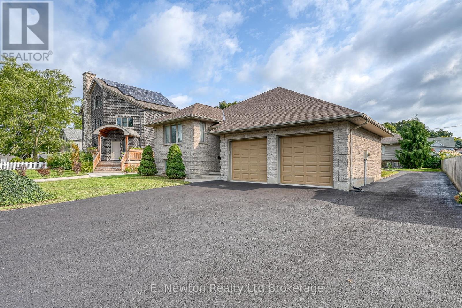 356 Broadway Street, Tillsonburg, Ontario  N4G 3S3 - Photo 2 - X12388690