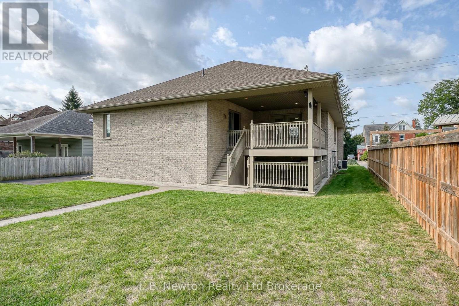 356 Broadway Street, Tillsonburg, Ontario  N4G 3S3 - Photo 4 - X12388690