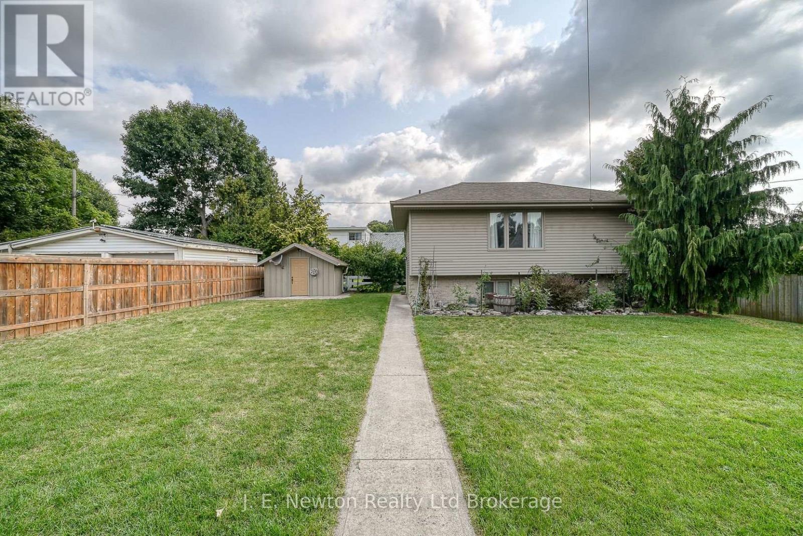 356 Broadway Street, Tillsonburg, Ontario  N4G 3S3 - Photo 9 - X12388690