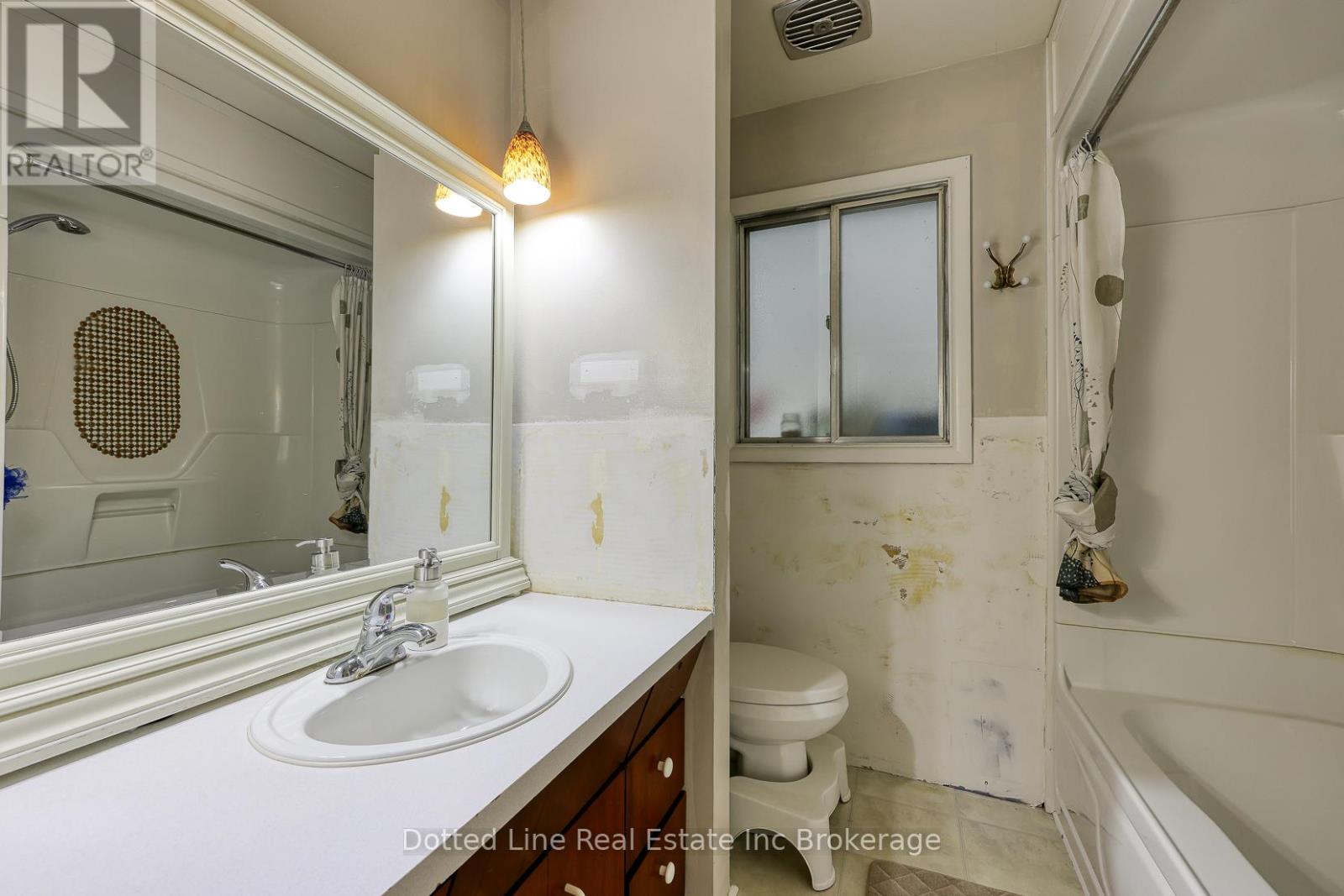 1424 Burford-Delhi Townline, Norfolk, Ontario  N0E 1R0 - Photo 25 - X12393269