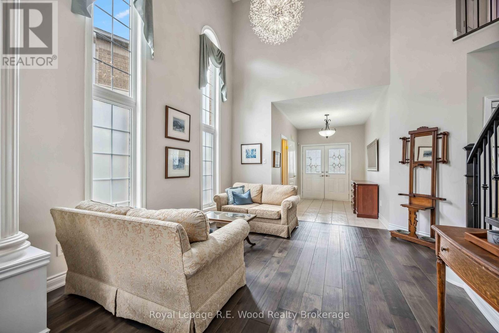 3 Lorwood Court, Richmond Hill (Oak Ridges), Ontario  L4E 3W3 - Photo 3 - N12396417