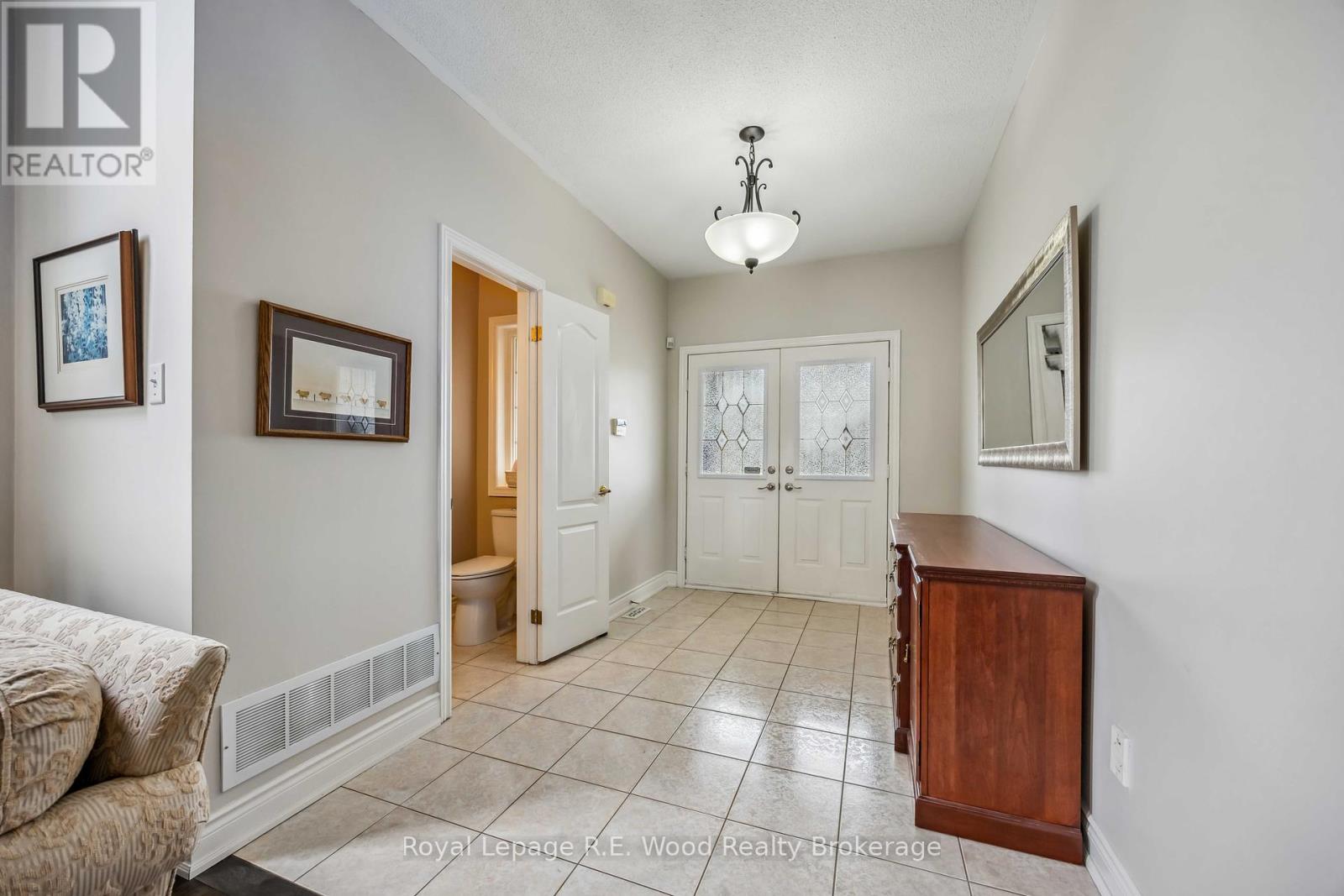 3 Lorwood Court, Richmond Hill (Oak Ridges), Ontario  L4E 3W3 - Photo 5 - N12396417