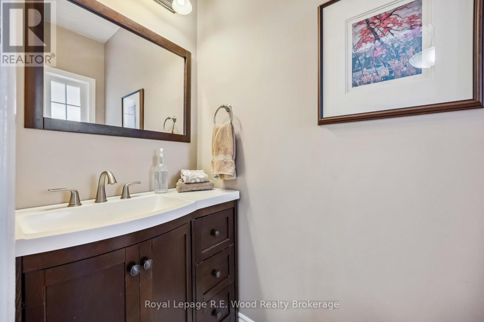 3 Lorwood Court, Richmond Hill (Oak Ridges), Ontario  L4E 3W3 - Photo 6 - N12396417