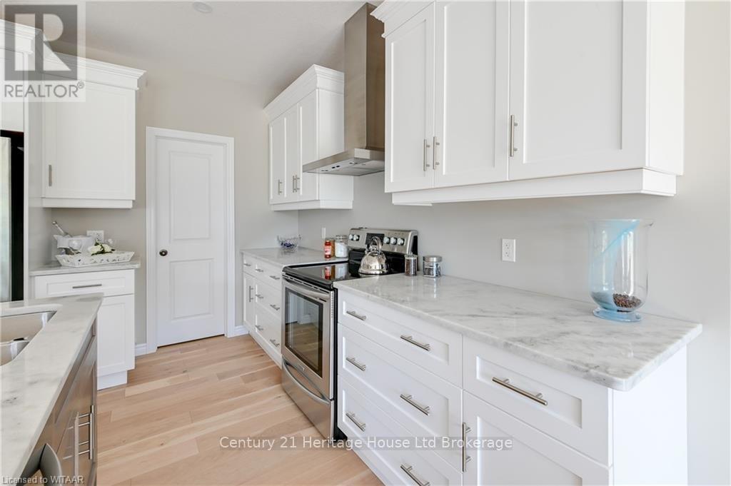 46 Matheson Crescent, East Zorra-Tavistock (Innerkip), Ontario  N0J 1M0 - Photo 12 - X12396835