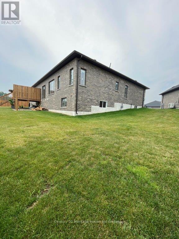 46 Matheson Crescent, East Zorra-Tavistock (Innerkip), Ontario  N0J 1M0 - Photo 3 - X12396835