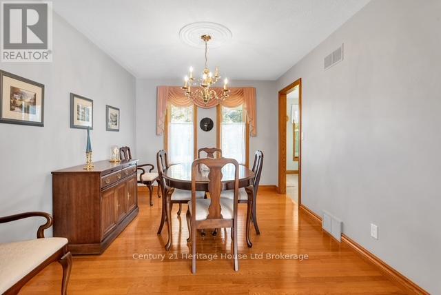 5 Thomas Avenue, Tillsonburg, Ontario  N4G 5K8 - Photo 12 - X12418302