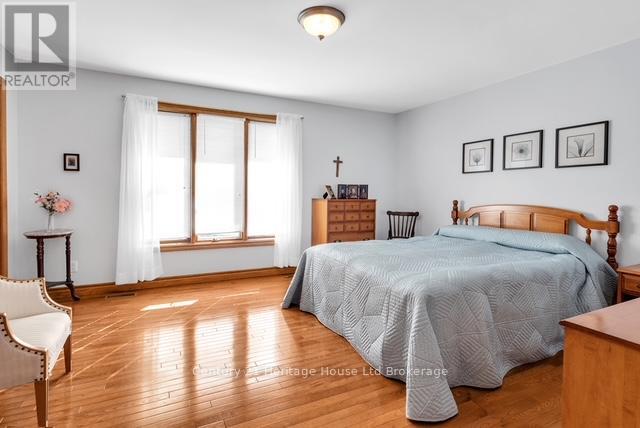 5 Thomas Avenue, Tillsonburg, Ontario  N4G 5K8 - Photo 13 - X12418302