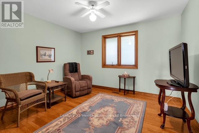 5 Thomas Avenue, Tillsonburg, Ontario  N4G 5K8 - Photo 16 - X12418302