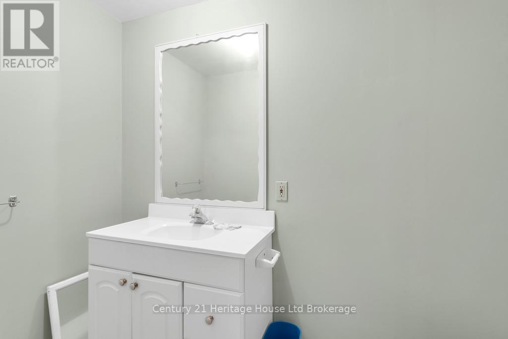 5 Thomas Avenue, Tillsonburg, Ontario  N4G 5K8 - Photo 20 - X12418302