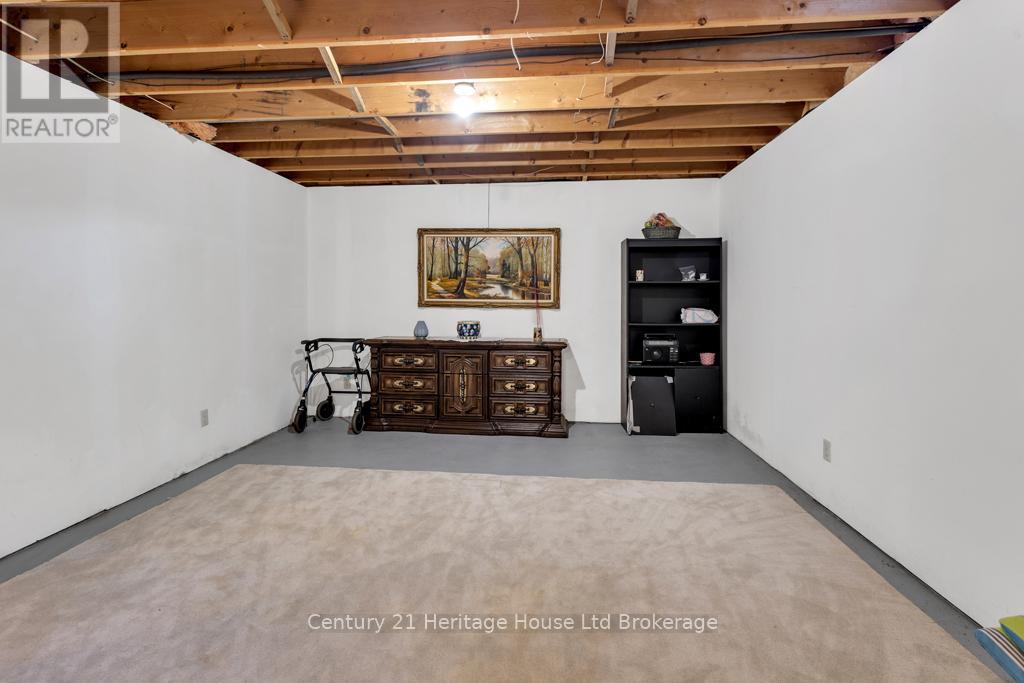 5 Thomas Avenue, Tillsonburg, Ontario  N4G 5K8 - Photo 25 - X12418302