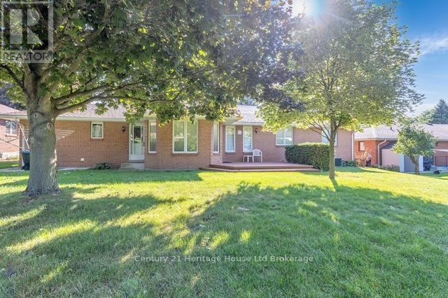 5 Thomas Avenue, Tillsonburg, Ontario  N4G 5K8 - Photo 4 - X12418302