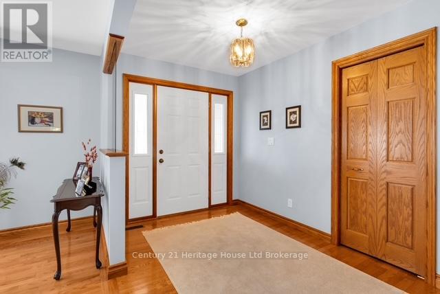 5 Thomas Avenue, Tillsonburg, Ontario  N4G 5K8 - Photo 6 - X12418302