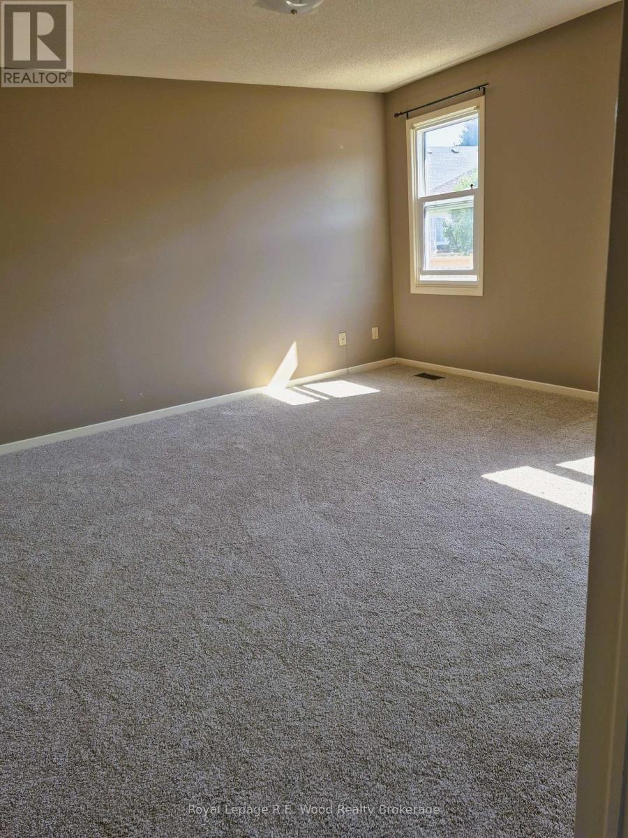 58 Hawkins Crescent, Tillsonburg, Ontario  N4G 5K7 - Photo 10 - X12421609