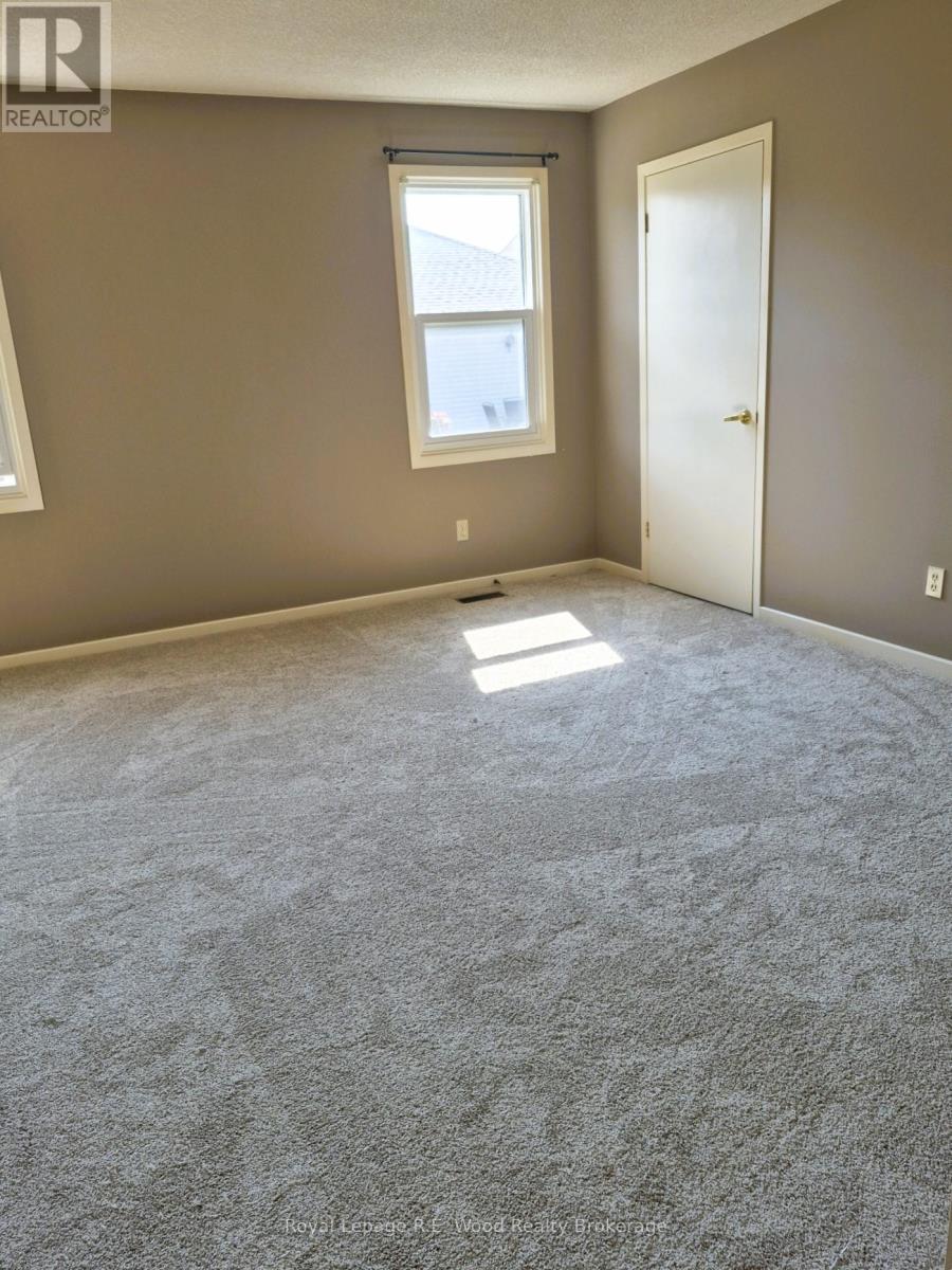 58 Hawkins Crescent, Tillsonburg, Ontario  N4G 5K7 - Photo 11 - X12421609