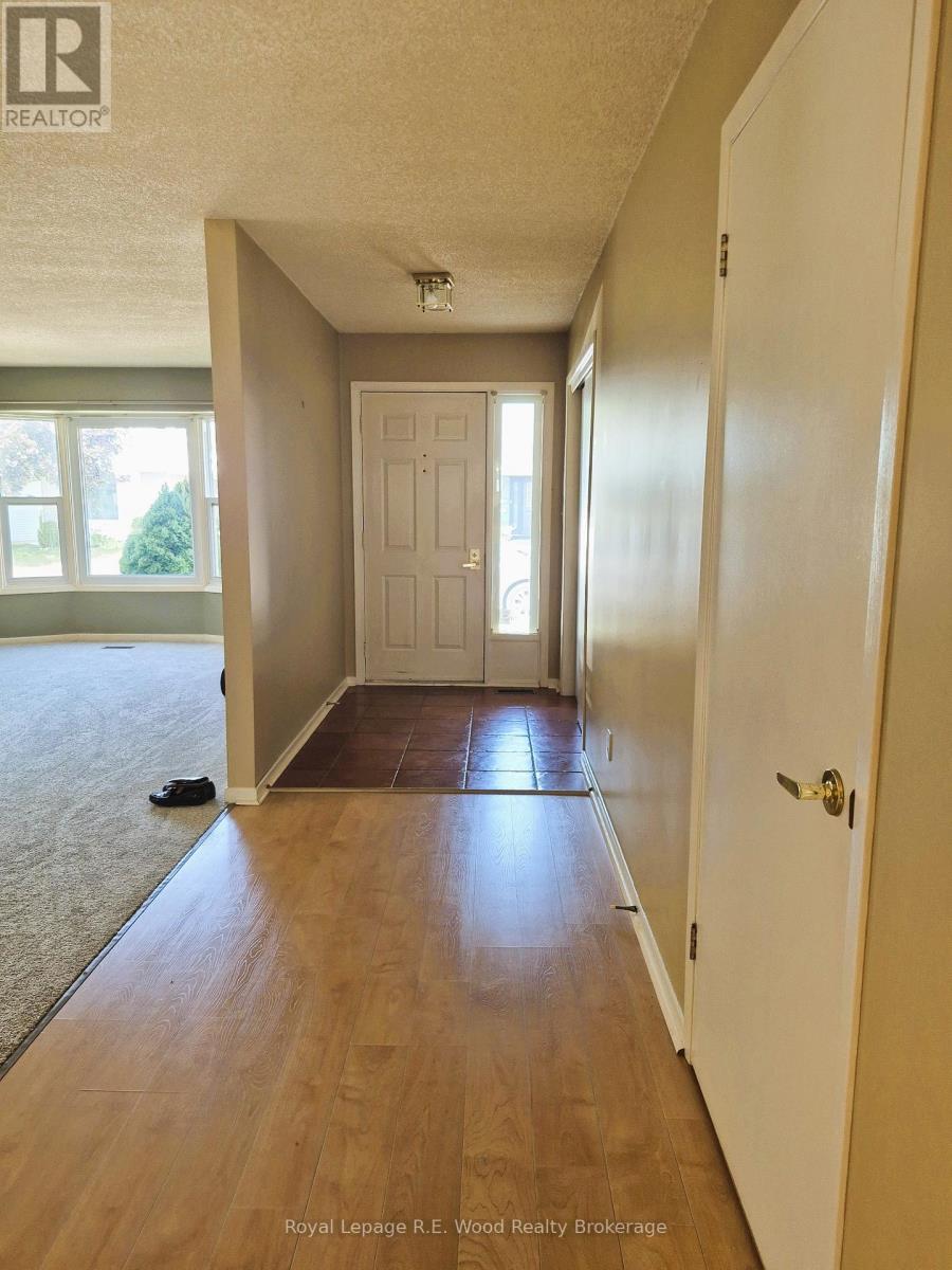 58 Hawkins Crescent, Tillsonburg, Ontario  N4G 5K7 - Photo 4 - X12421609