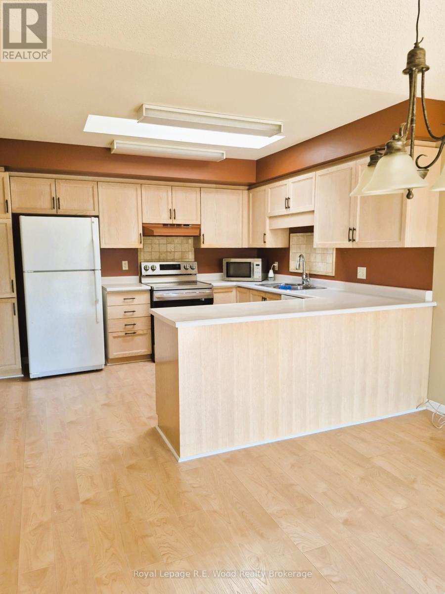 58 Hawkins Crescent, Tillsonburg, Ontario  N4G 5K7 - Photo 5 - X12421609