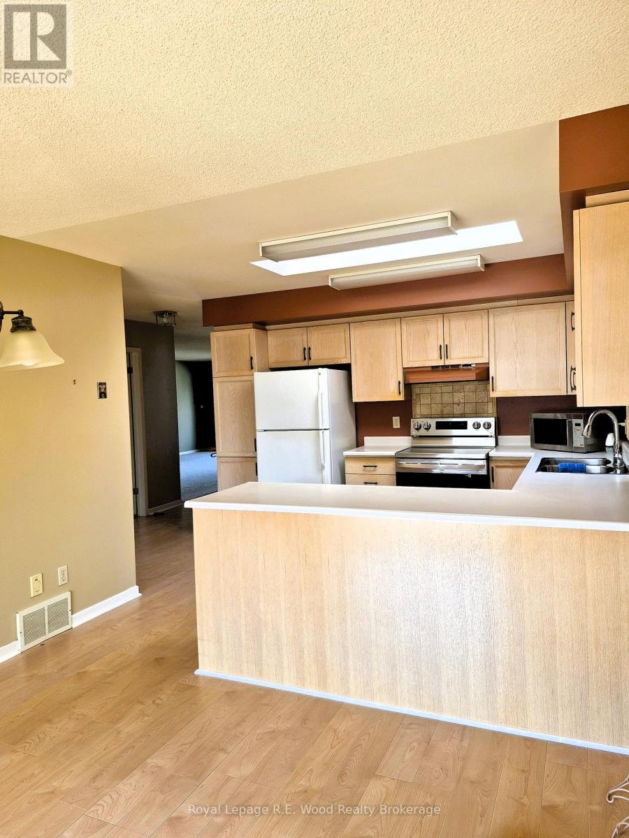 58 Hawkins Crescent, Tillsonburg, Ontario  N4G 5K7 - Photo 7 - X12421609