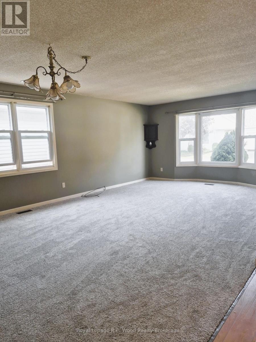 58 Hawkins Crescent, Tillsonburg, Ontario  N4G 5K7 - Photo 9 - X12421609