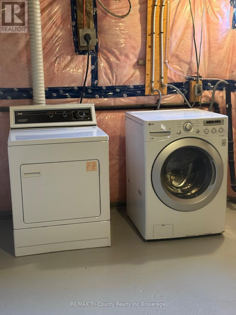 20 Fairfield Crescent, Tillsonburg, Ontario  N4G 2B4 - Photo 11 - X12423524