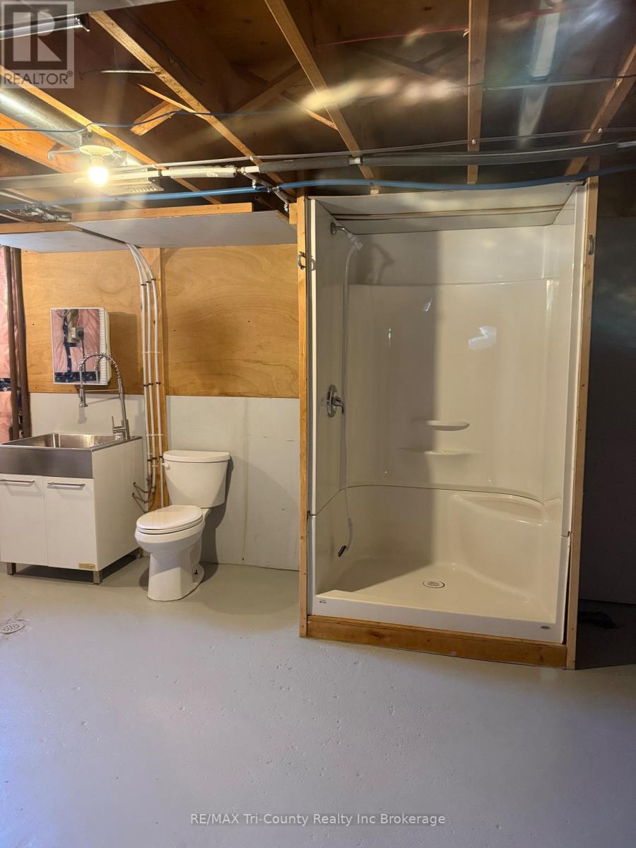 20 Fairfield Crescent, Tillsonburg, Ontario  N4G 2B4 - Photo 12 - X12423524