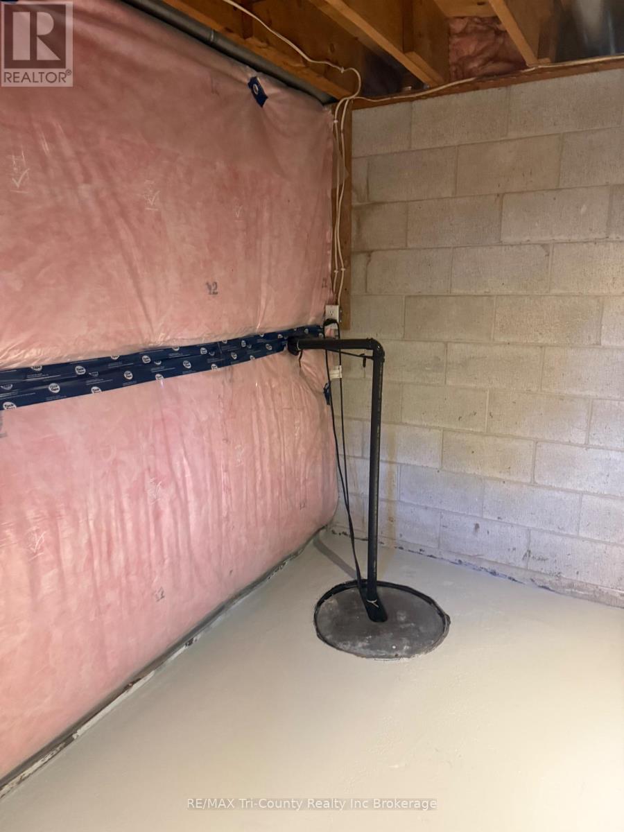 20 Fairfield Crescent, Tillsonburg, Ontario  N4G 2B4 - Photo 13 - X12423524