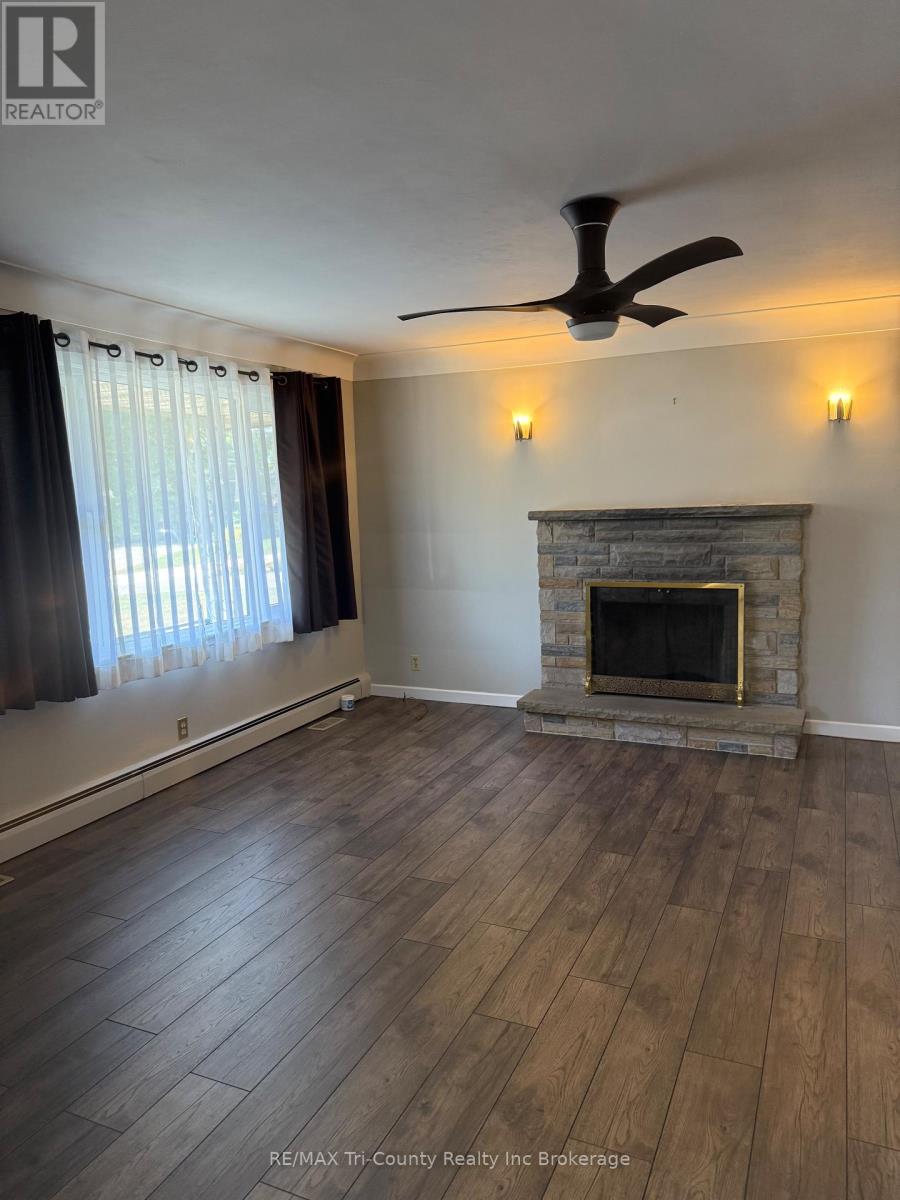 20 Fairfield Crescent, Tillsonburg, Ontario  N4G 2B4 - Photo 4 - X12423524