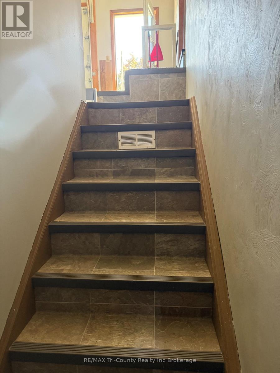 20 Fairfield Crescent, Tillsonburg, Ontario  N4G 2B4 - Photo 8 - X12423524