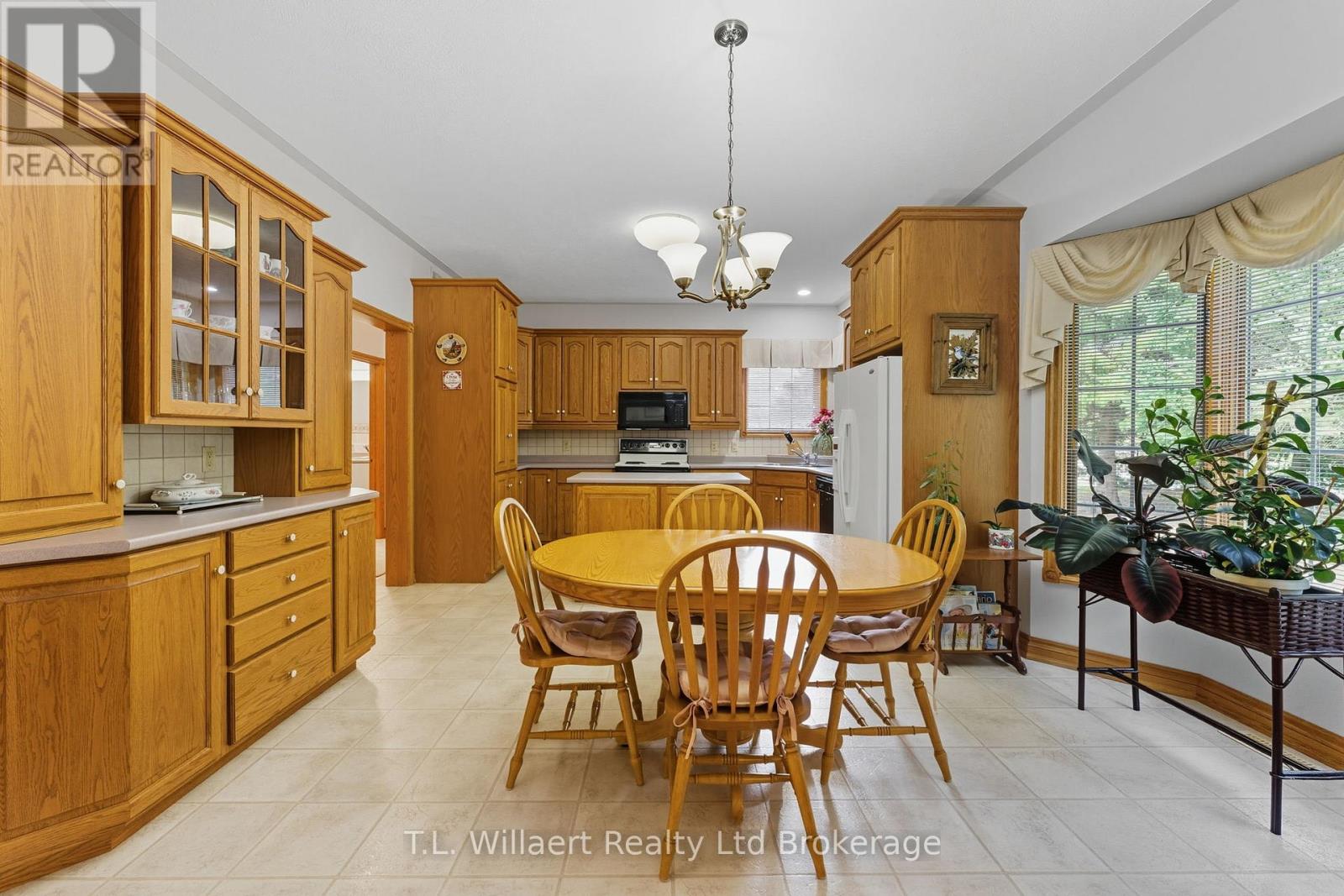 51 Demeyere Avenue, Tillsonburg, Ontario  N4G 5P8 - Photo 10 - X12426552