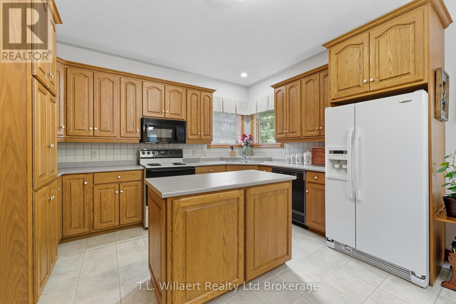 51 Demeyere Avenue, Tillsonburg, Ontario  N4G 5P8 - Photo 11 - X12426552