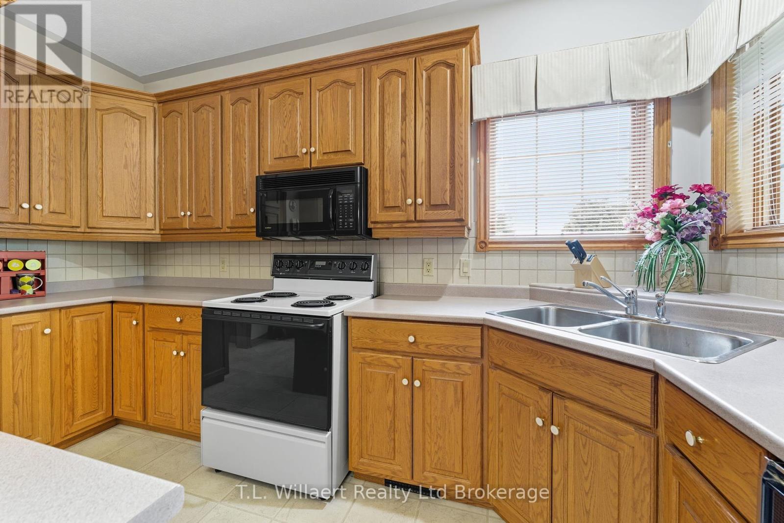 51 Demeyere Avenue, Tillsonburg, Ontario  N4G 5P8 - Photo 12 - X12426552