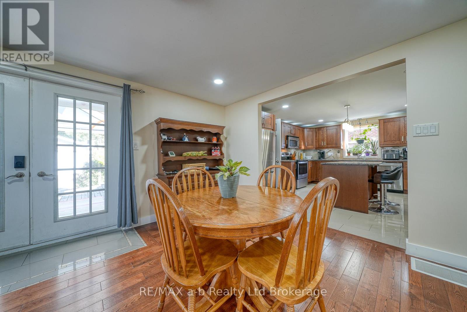 27 Sovereign Street W, Norfolk (Waterford), Ontario  N0E 1Y0 - Photo 16 - X12433793