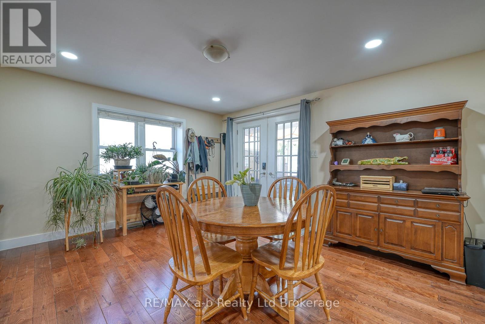 27 Sovereign Street W, Norfolk (Waterford), Ontario  N0E 1Y0 - Photo 18 - X12433793