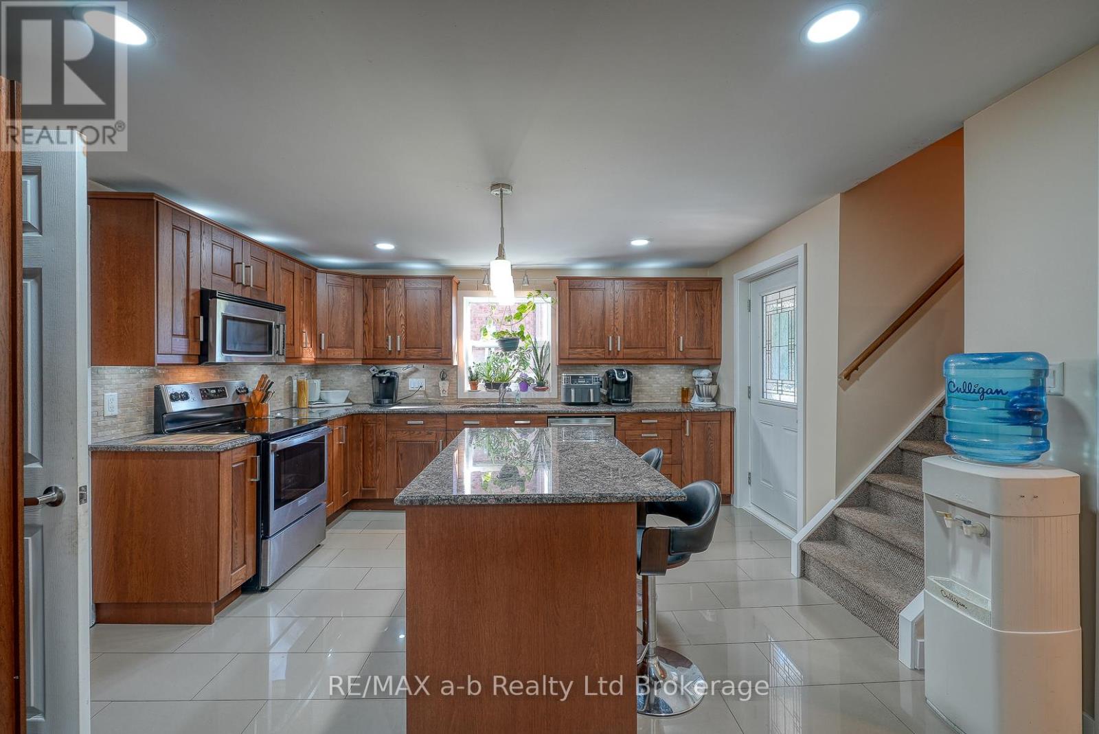 27 Sovereign Street W, Norfolk (Waterford), Ontario  N0E 1Y0 - Photo 20 - X12433793