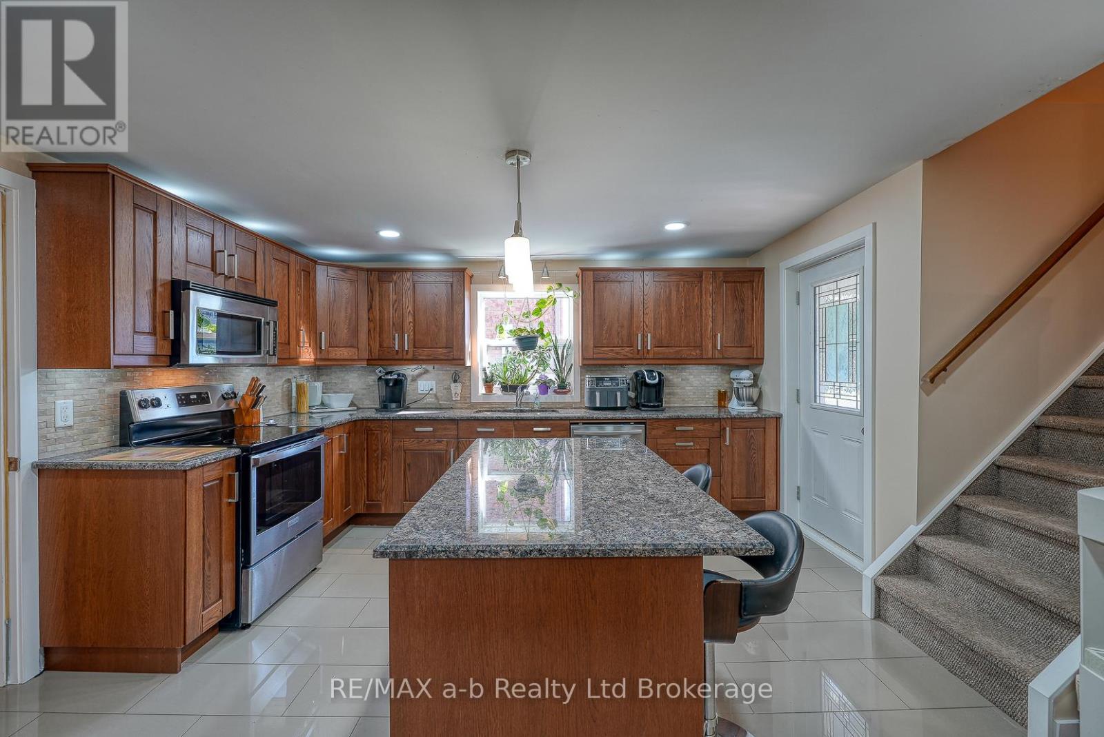 27 Sovereign Street W, Norfolk (Waterford), Ontario  N0E 1Y0 - Photo 21 - X12433793