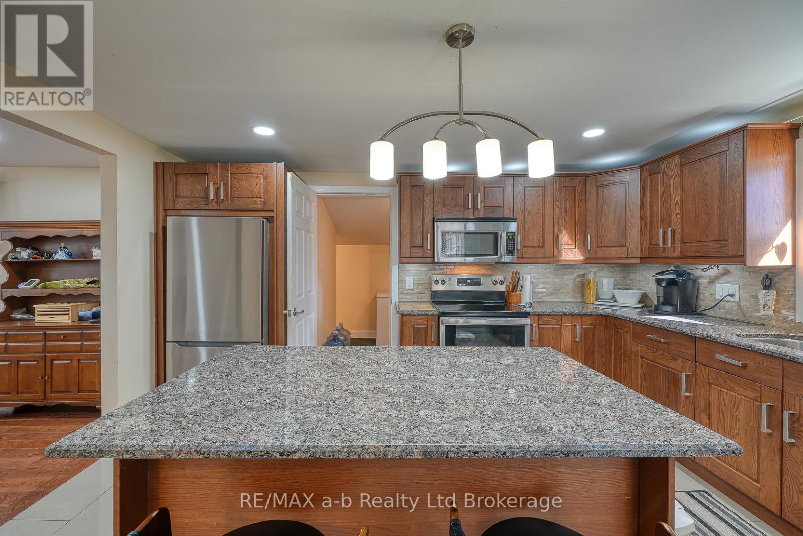 27 Sovereign Street W, Norfolk (Waterford), Ontario  N0E 1Y0 - Photo 23 - X12433793