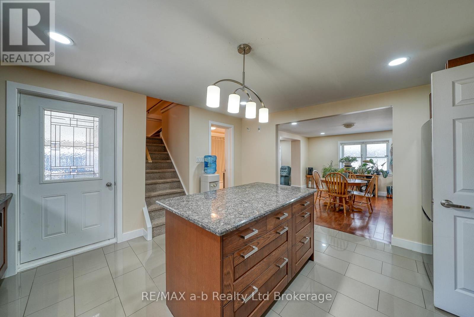 27 Sovereign Street W, Norfolk (Waterford), Ontario  N0E 1Y0 - Photo 24 - X12433793