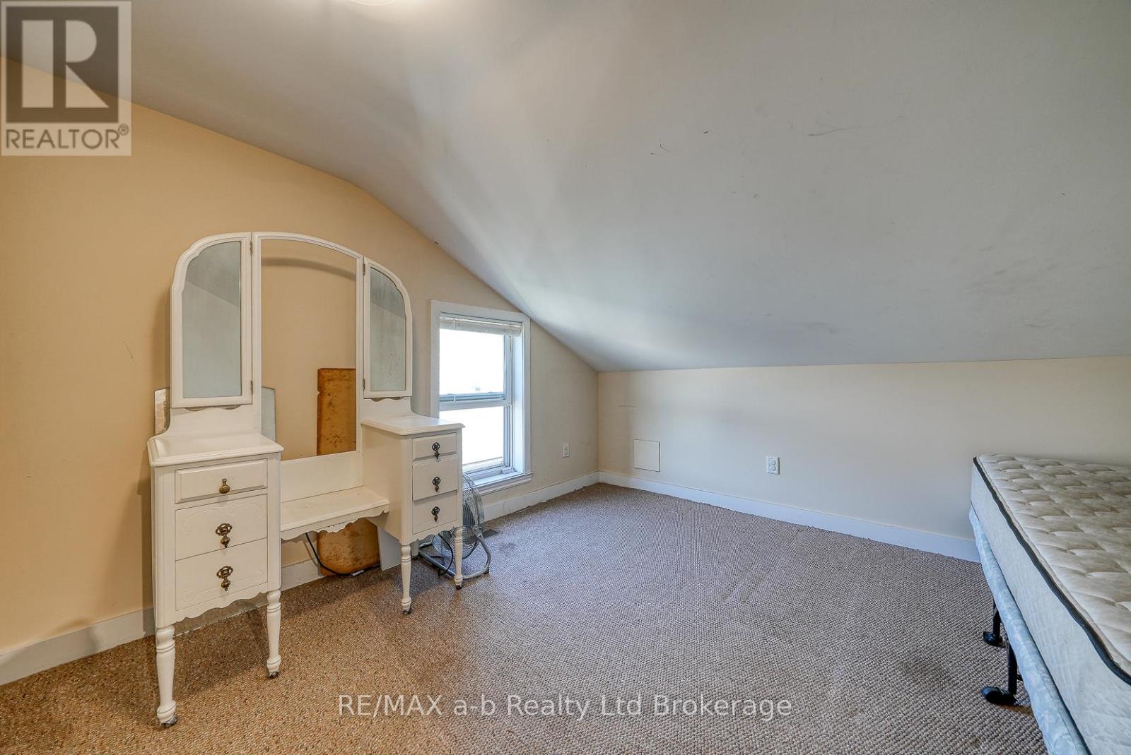 27 Sovereign Street W, Norfolk (Waterford), Ontario  N0E 1Y0 - Photo 32 - X12433793