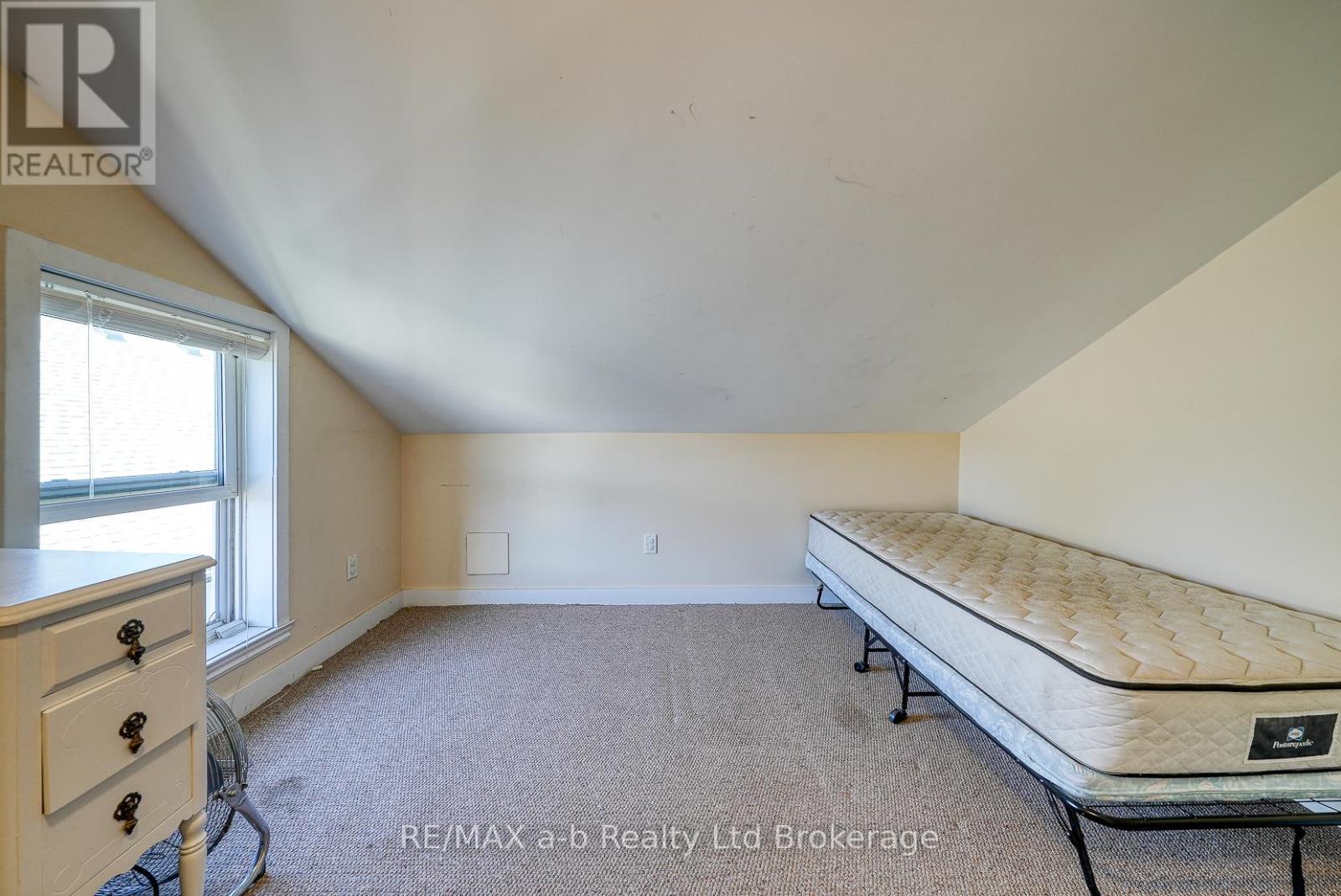 27 Sovereign Street W, Norfolk (Waterford), Ontario  N0E 1Y0 - Photo 33 - X12433793