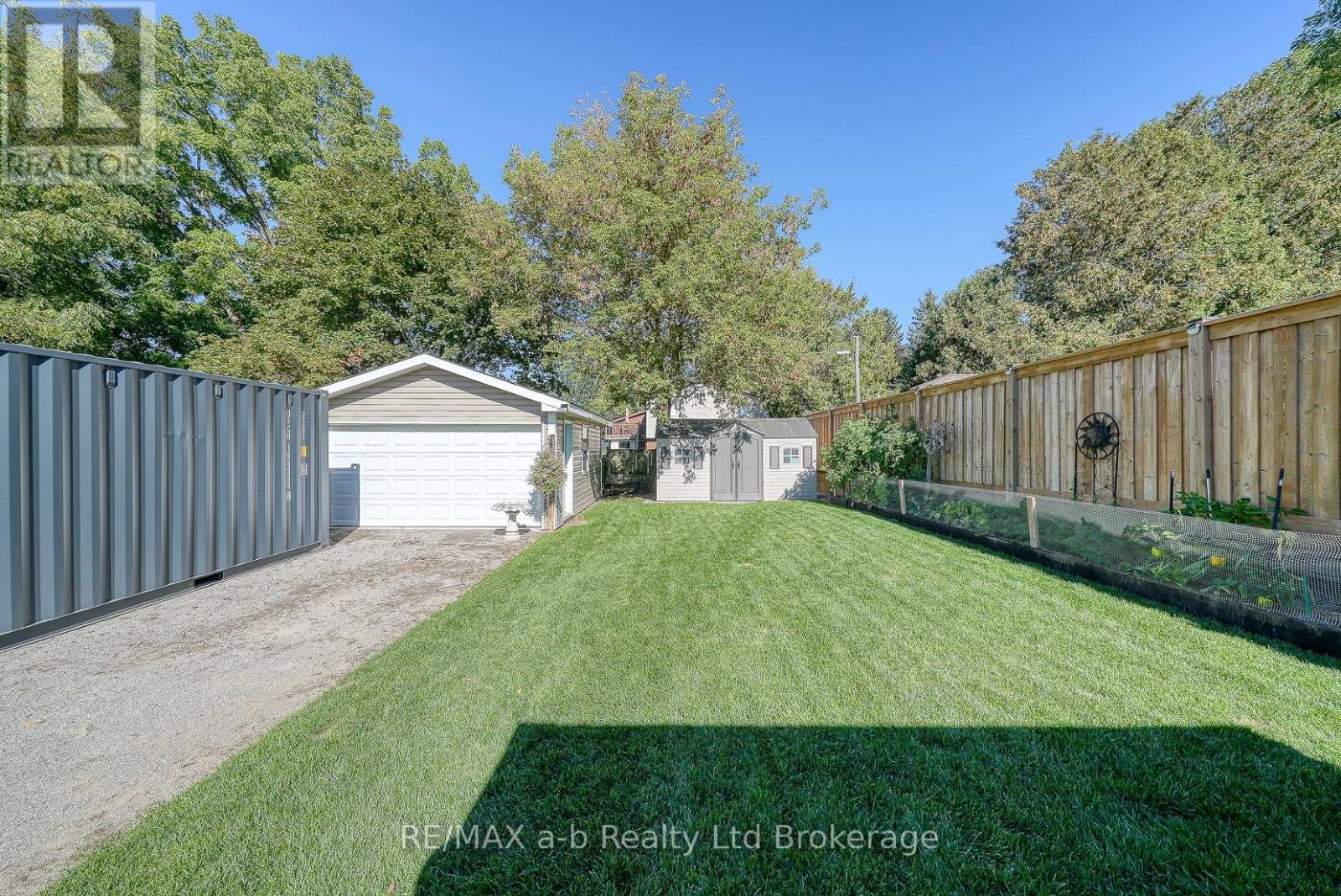 27 Sovereign Street W, Norfolk (Waterford), Ontario  N0E 1Y0 - Photo 36 - X12433793