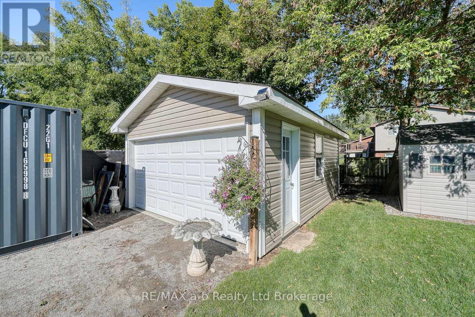 27 Sovereign Street W, Norfolk (Waterford), Ontario  N0E 1Y0 - Photo 37 - X12433793