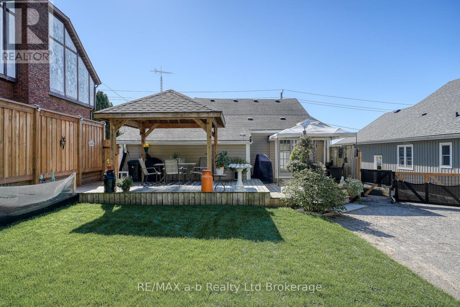 27 Sovereign Street W, Norfolk (Waterford), Ontario  N0E 1Y0 - Photo 39 - X12433793