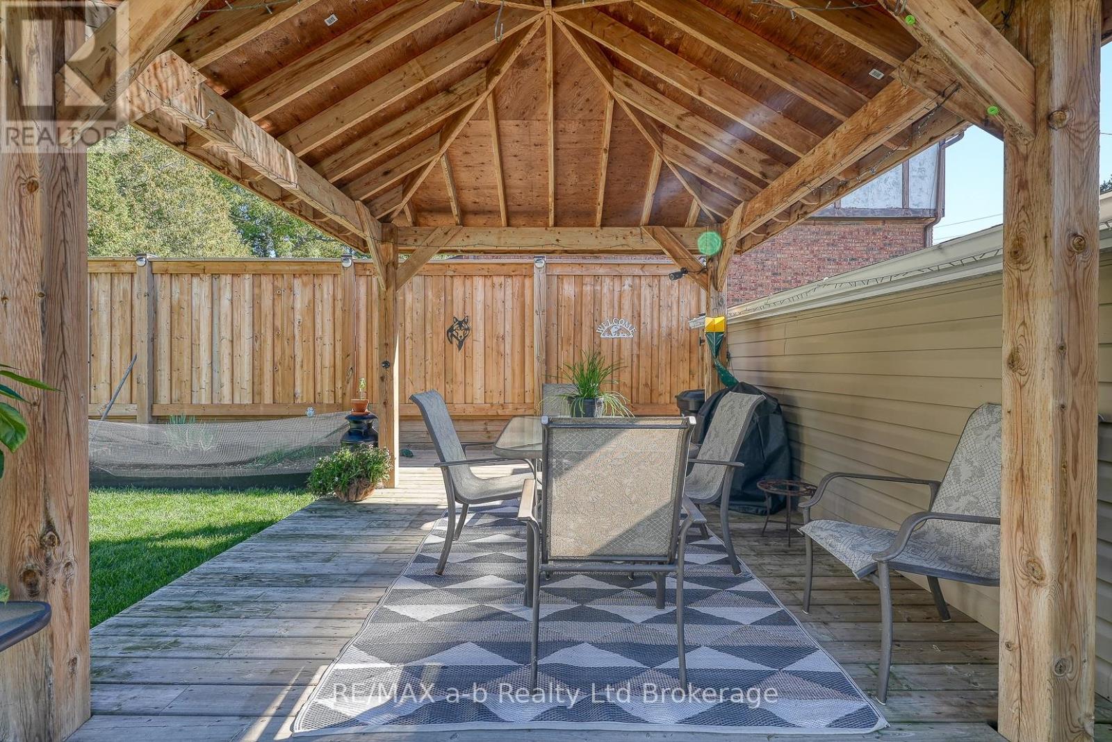 27 Sovereign Street W, Norfolk (Waterford), Ontario  N0E 1Y0 - Photo 42 - X12433793