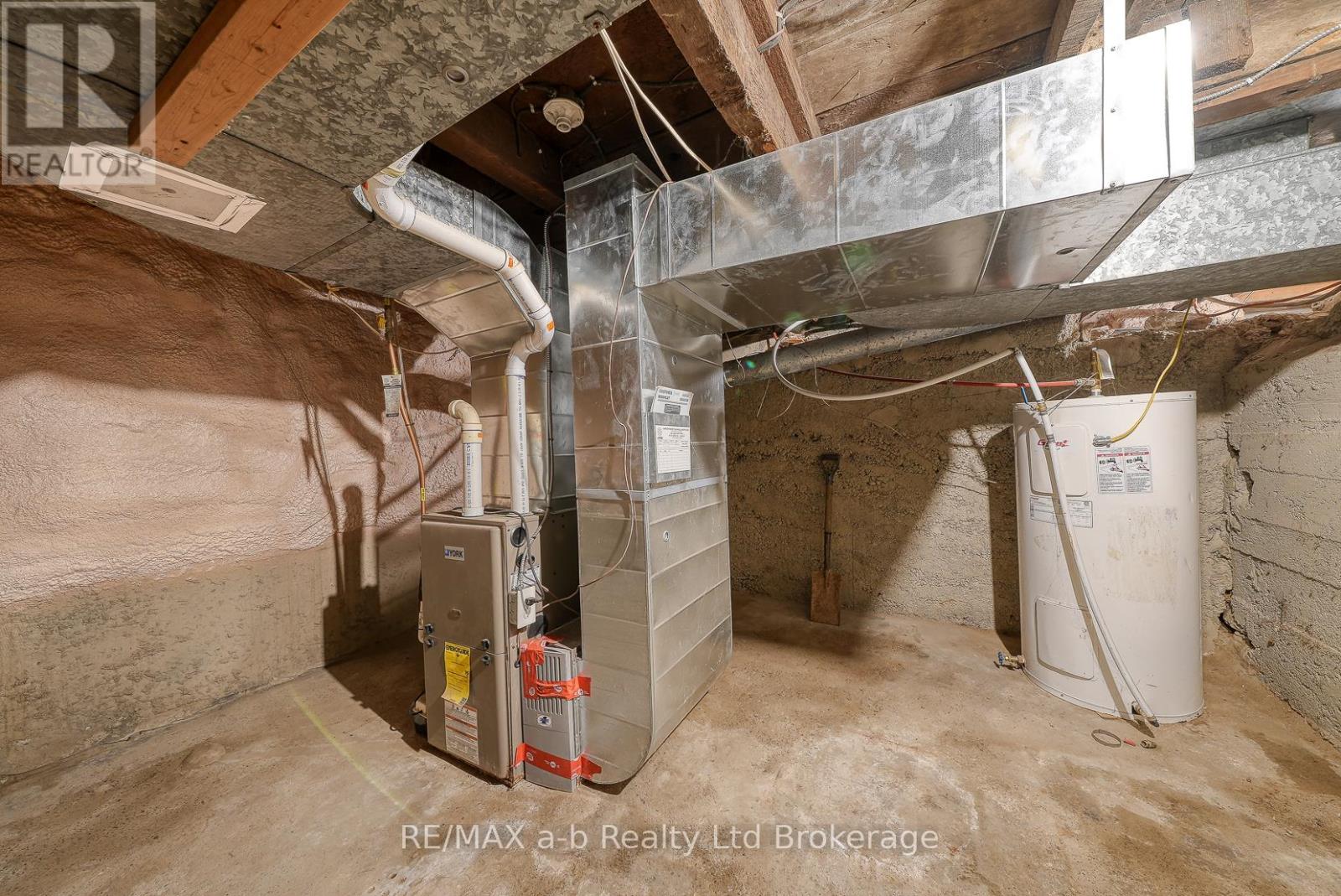 27 Sovereign Street W, Norfolk (Waterford), Ontario  N0E 1Y0 - Photo 47 - X12433793