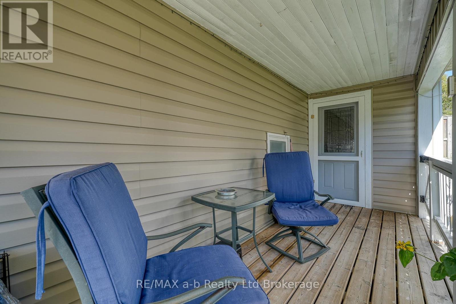 27 Sovereign Street W, Norfolk (Waterford), Ontario  N0E 1Y0 - Photo 6 - X12433793