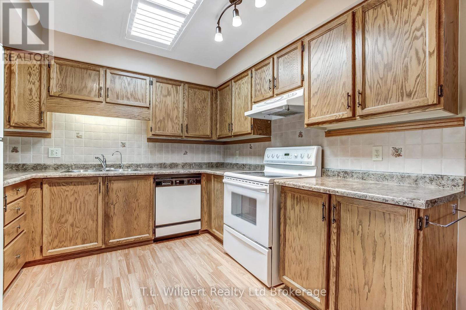 62 Edwin Crescent, Tillsonburg, Ontario  N4G 5H6 - Photo 11 - X12437621